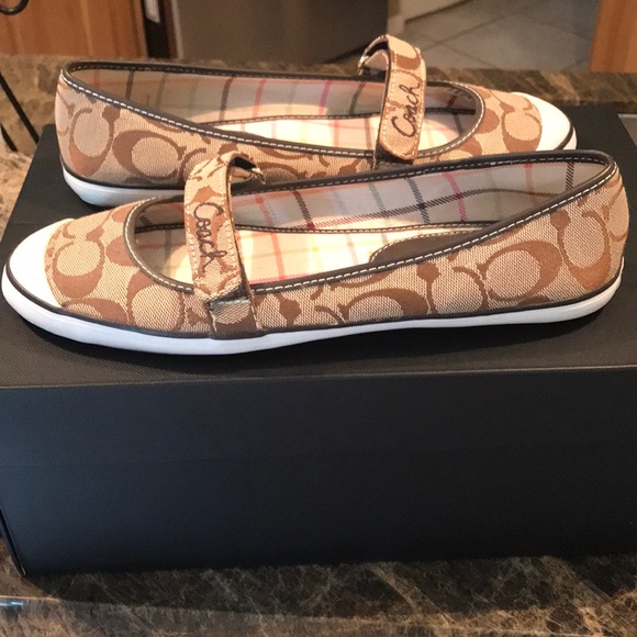 Women’s Coach Flats size 8.5 - Picture 2 of 2
